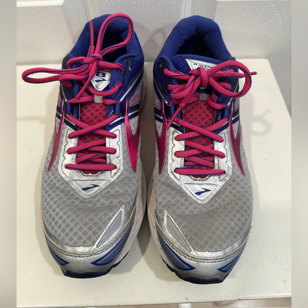 Brooks Ravenna 8 Womens Size 9  Gray Blue Pink Running Shoes Lace Up